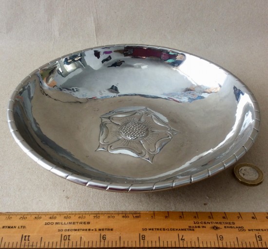 KESWICK KSIA Staybrite  hand hammered bowl with rose centre.