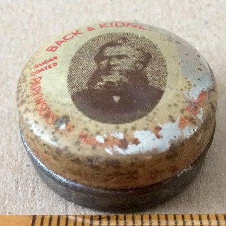Detail: Antique advertising pill tin:  Parkinson’s Ltd , BACK & KIDNEY PILLS. C1910.